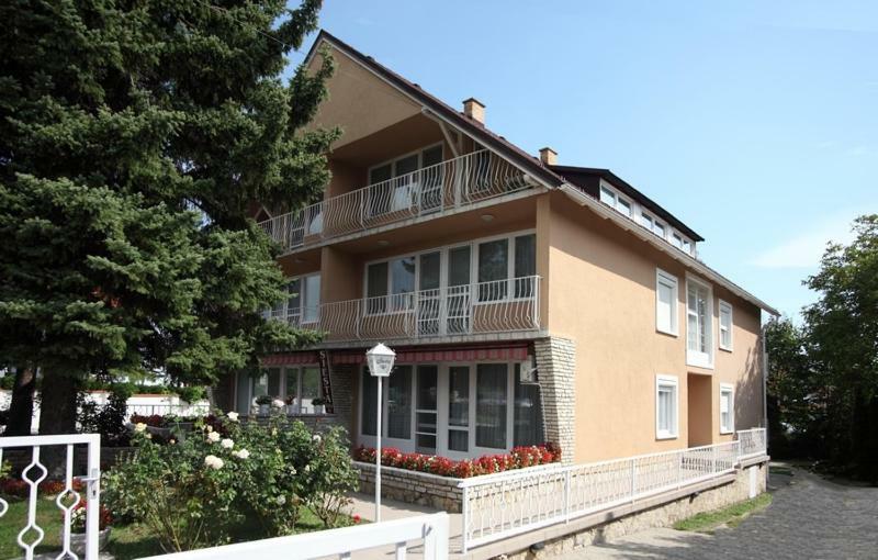 Siesta Apartmanhaz Balatonfuered Экстерьер фото
